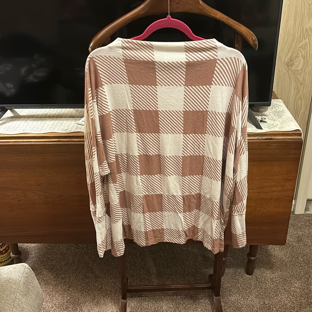 Oversized Maurice’s light weight sweater. So cute. Like new.